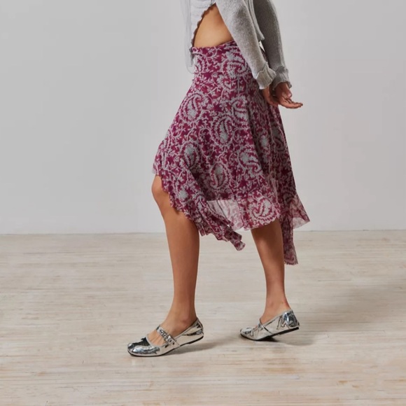 Kimchi Blue Deep Mauve Asymmetrical Paisley Midi Skirt (1024) - Picture 2 of 5